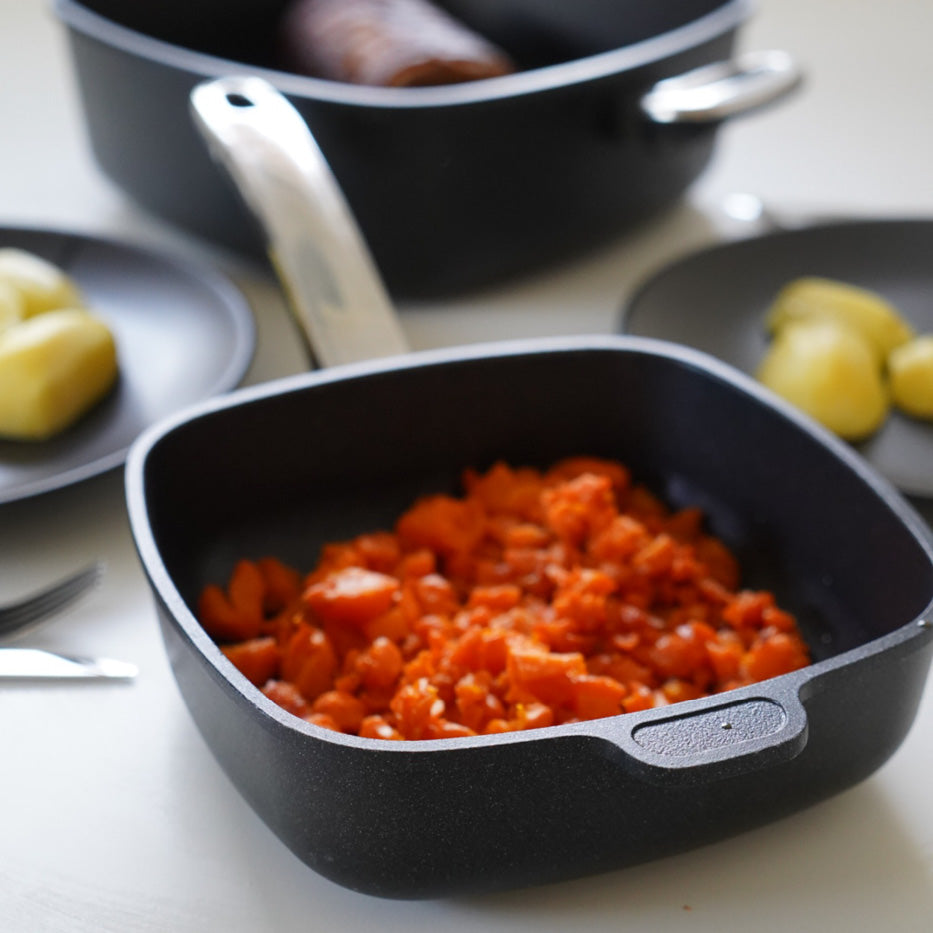 Viereckpfanne mit Speisen