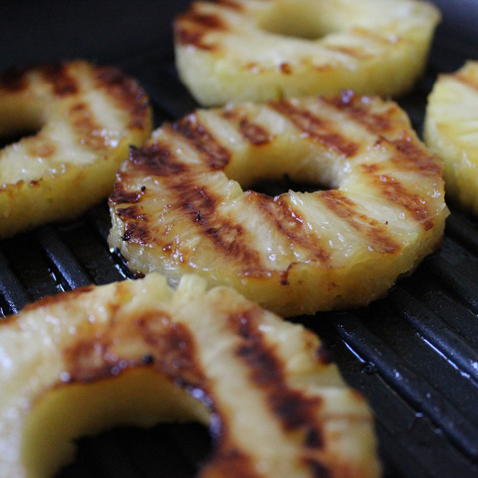 gegrillte Ananas mit Pfanne